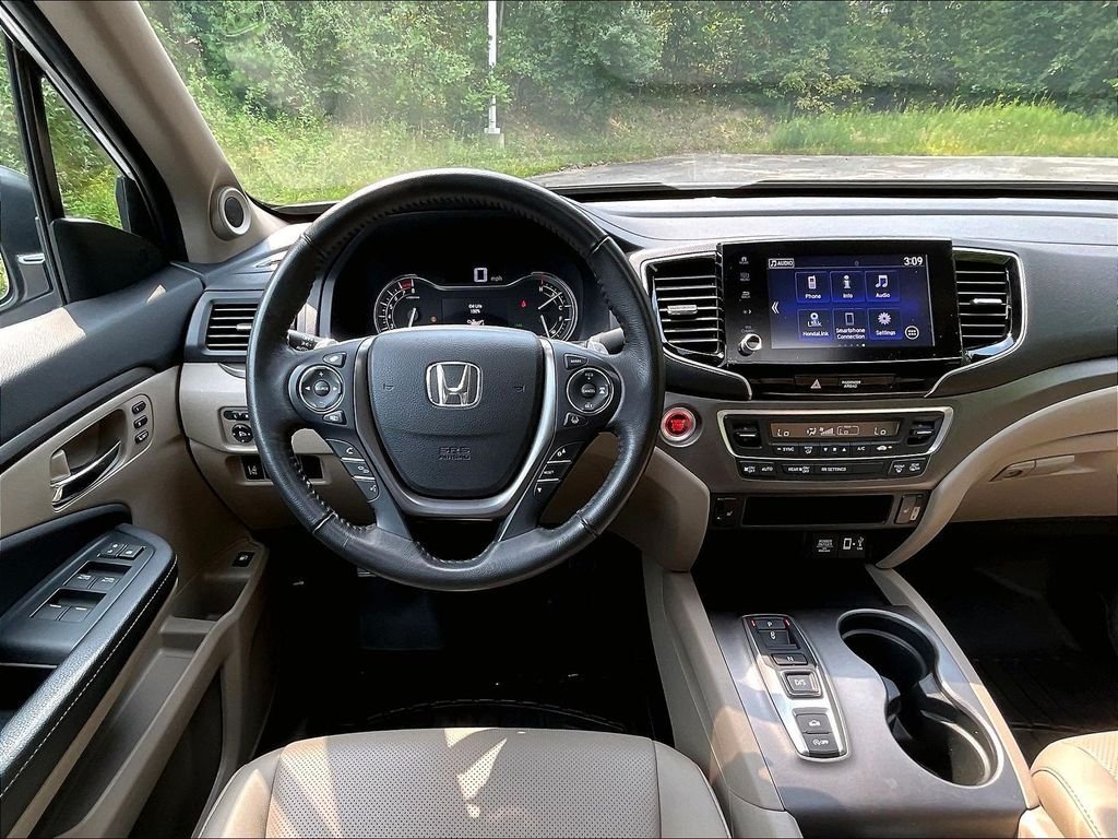 Used 2023 White Honda RTL image 17