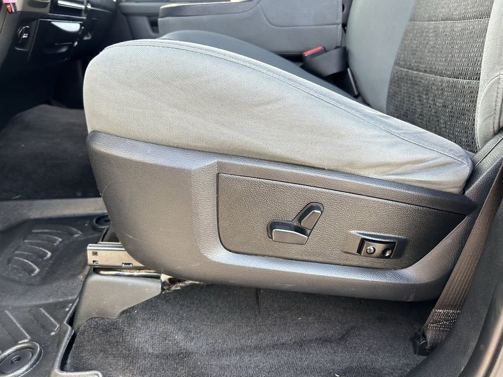 Used 2017 Silver Ram Big Horn image 22