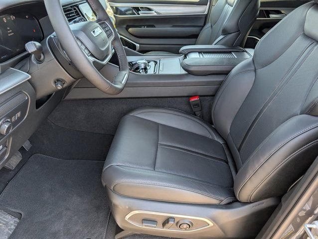New 2026 Baltic-Gray Metallic Clear-Coat Exterior Paint Jeep Limited Reserve image 15
