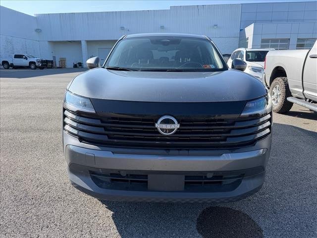 Used 2025 Gun Metallic Nissan SV image 5