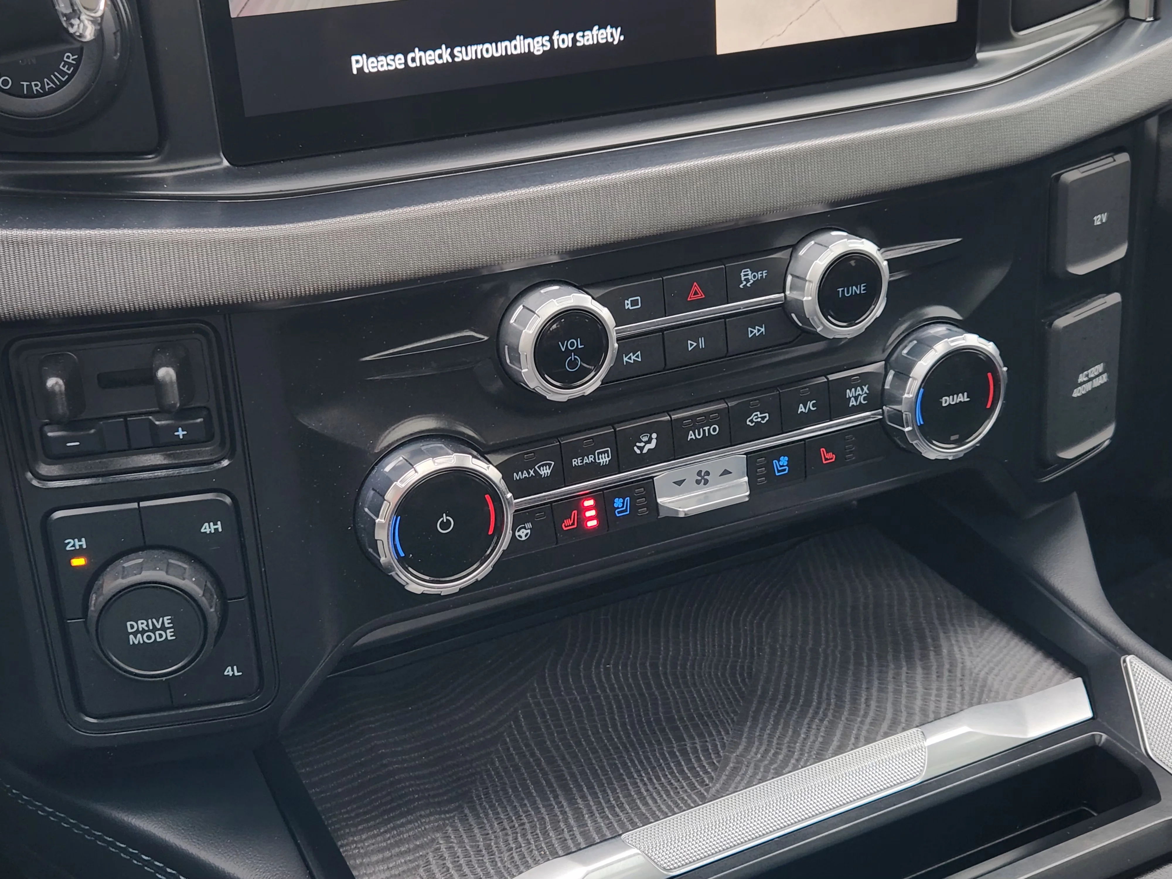 Used 2025  Ford Platinum image 20