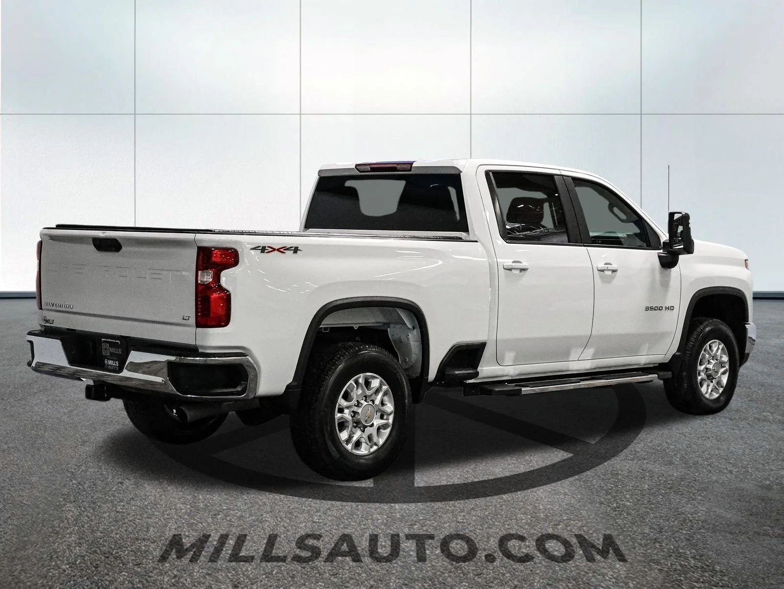 Used 2024 White Chevrolet LT image 8