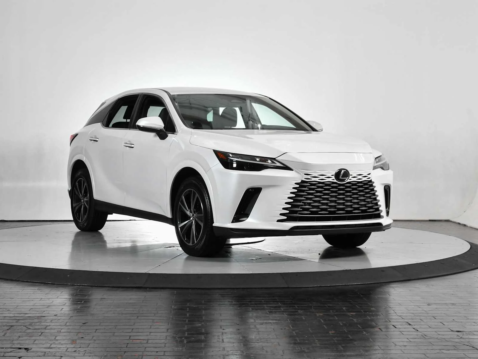 Used 2025 Eminent White Pearl Lexus  image 9