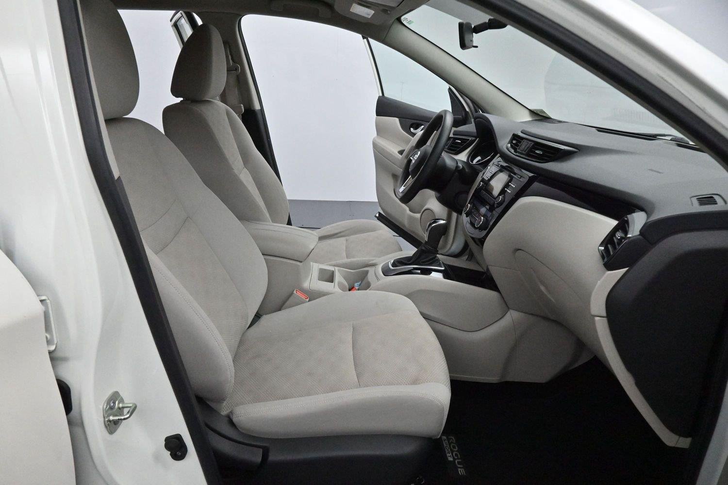 Used 2018 Pearl White Nissan SV image 28