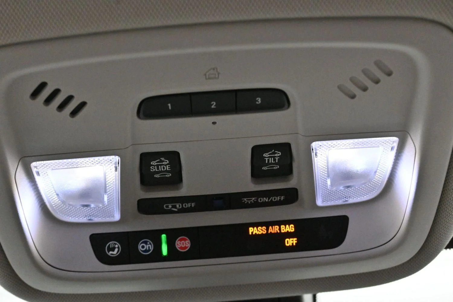 Used 2019 IRIDESCENT PEARL TRICOAT Chevrolet High Country image 32