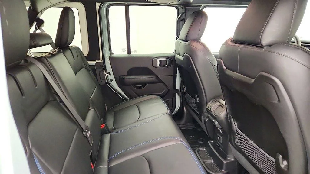 Used 2024 Earl Clearcoat Jeep Rubicon X 4xe w/ Nappa Leather, Steel Bumpers & Off-Road Camera image 24
