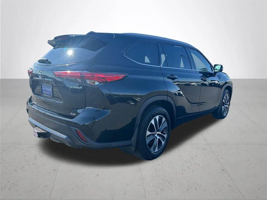 Used 2022 Black Toyota XLE image 7
