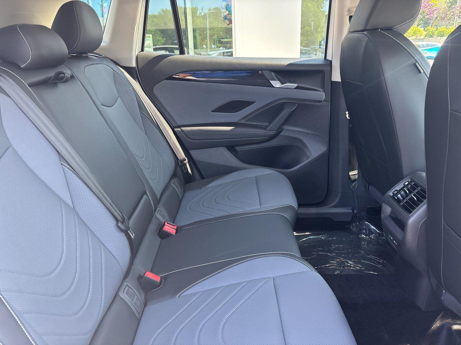 New 2026 pure white Volkswagen SE image 37