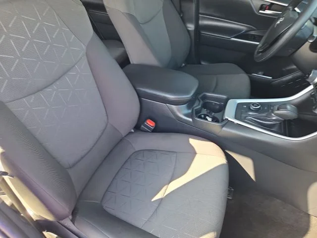 Used 2021 White Toyota XLE image 23