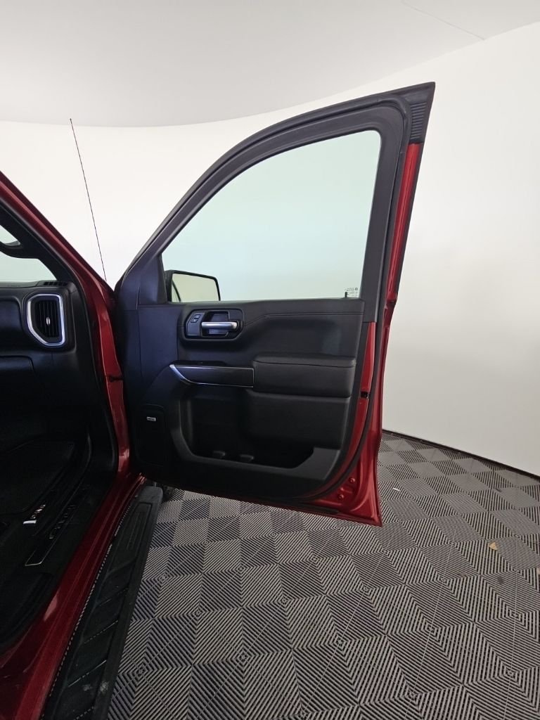 Used 2022 Red GMC AT4 image 17