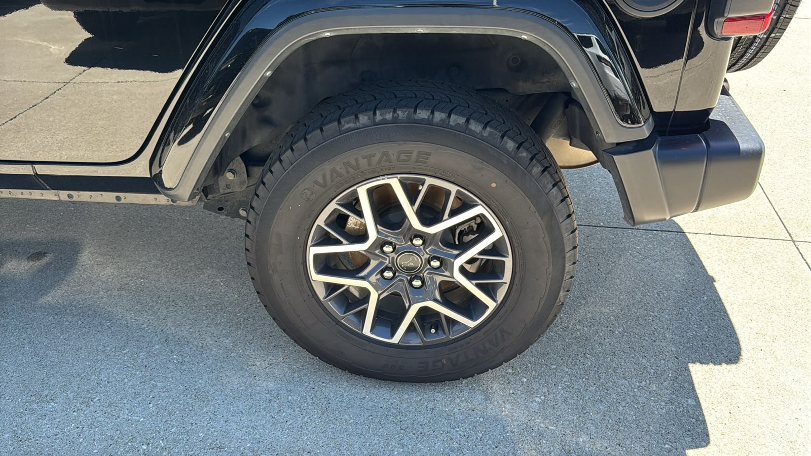 Used 2025 Black Jeep Sahara image 8