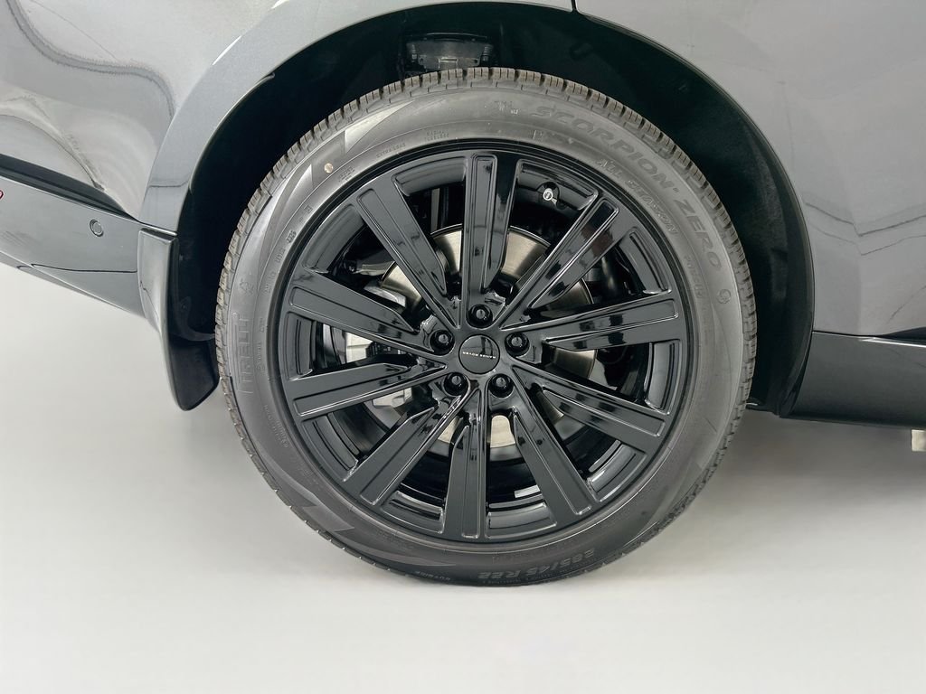 New 2026 Carpathian Grey Land Rover SE image 32