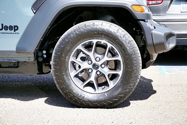 New 2026 Anvil Clear-Coat Exterior Paint Jeep Sport S image 8