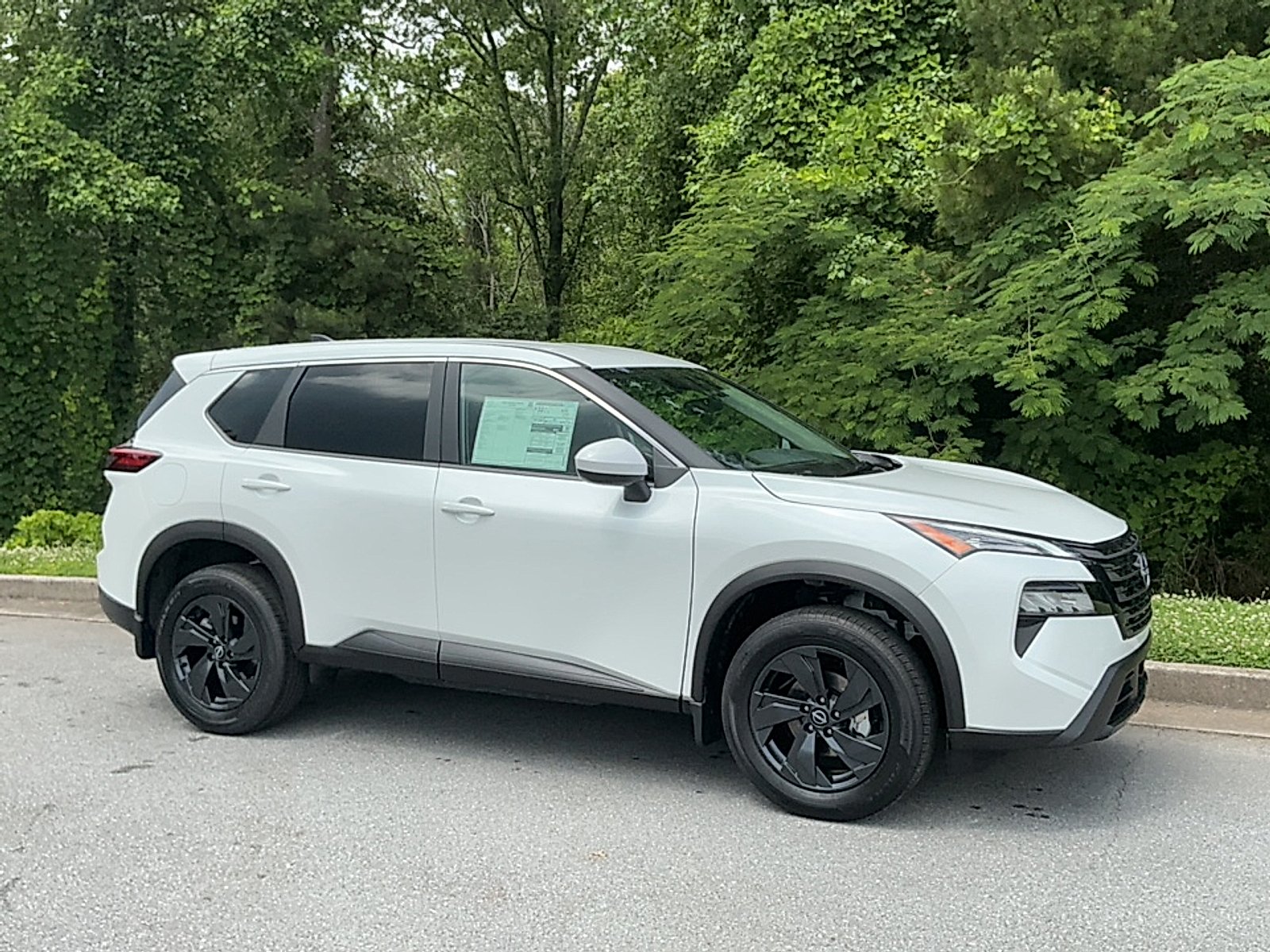 2026 Nissan Rogue SV FWD's photo