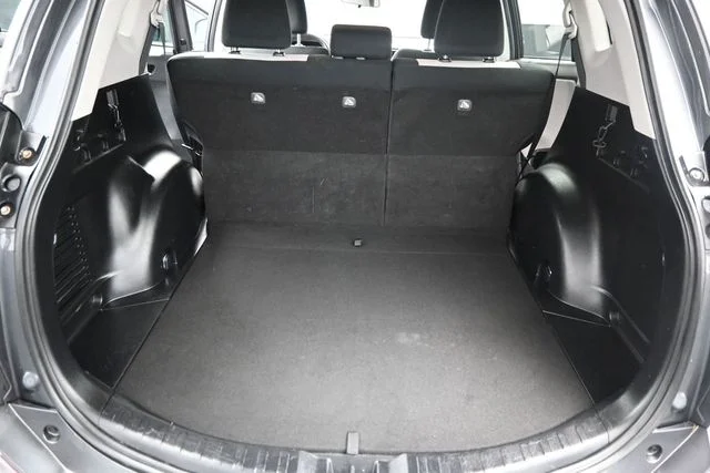 Used 2018 Gray Toyota XLE image 9
