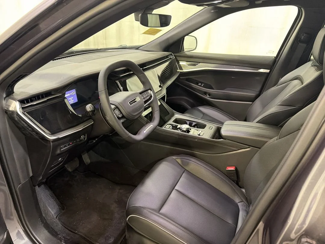 Used 2025 Baltic Gray Metallic Clearcoat Jeep Limited image 14