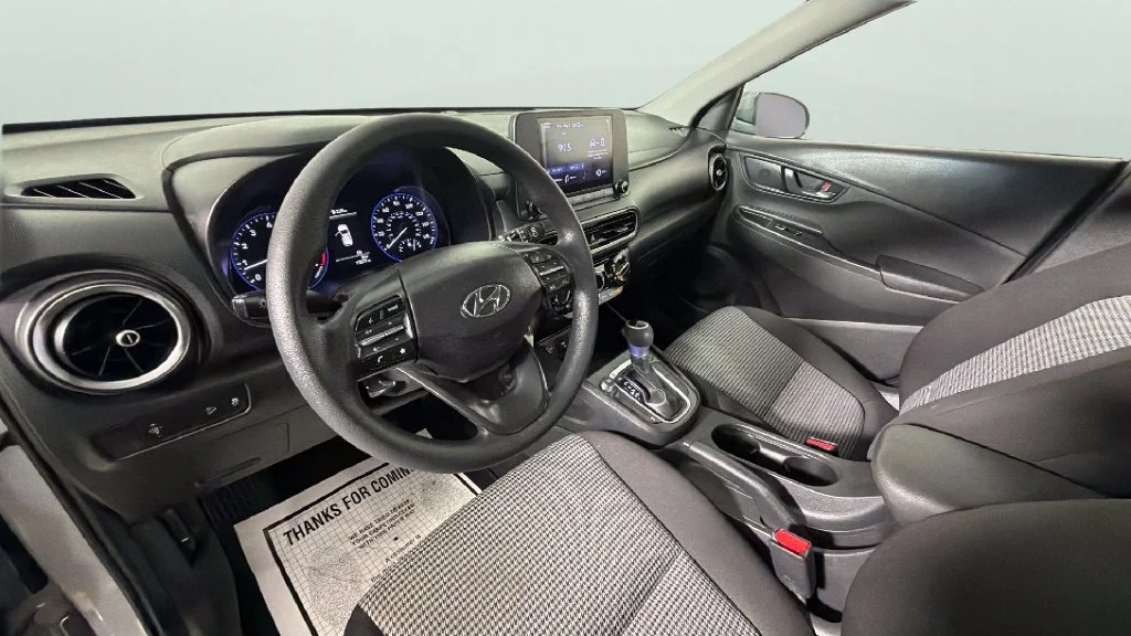 Used 2022 Silver Hyundai SE image 19
