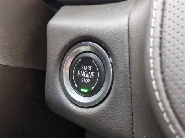 Used 2023 Silver GMC SLT image 27
