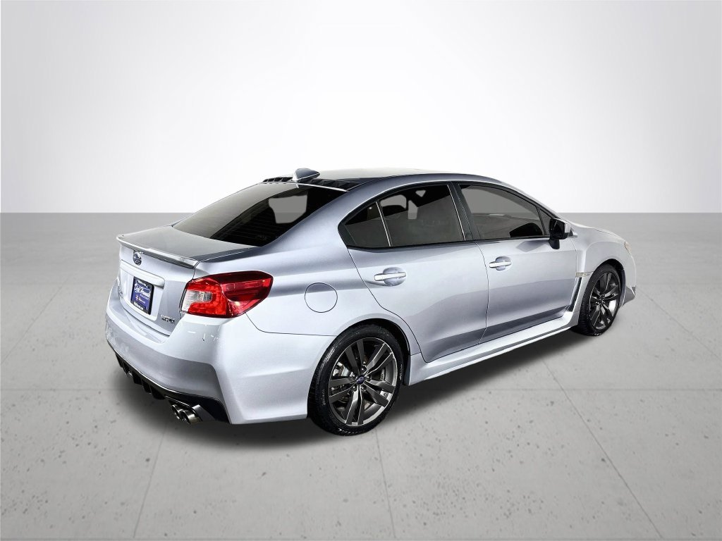 Used 2016 Ice Silver Metallic Subaru Limited image 6