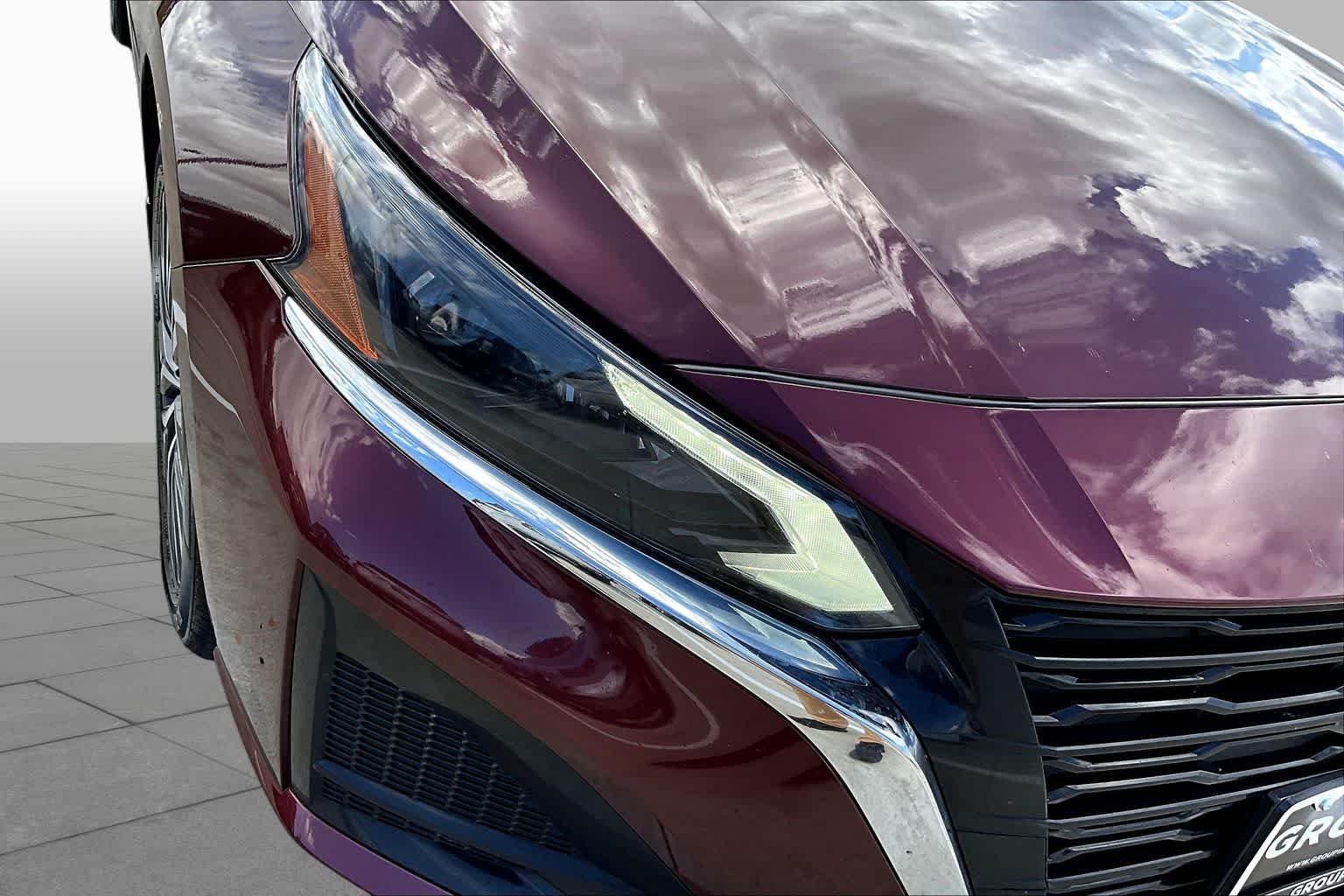 Used 2024 Garnet Pearl Metallic Nissan 2.5 SV image 28