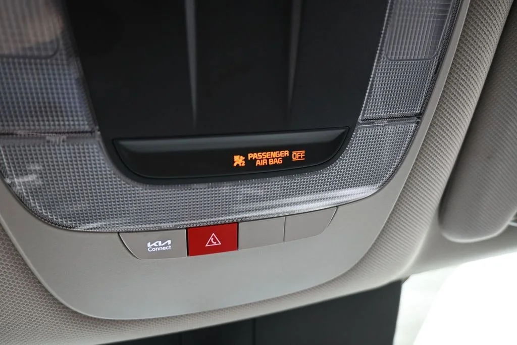 Used 2025 Silver Kia S image 31