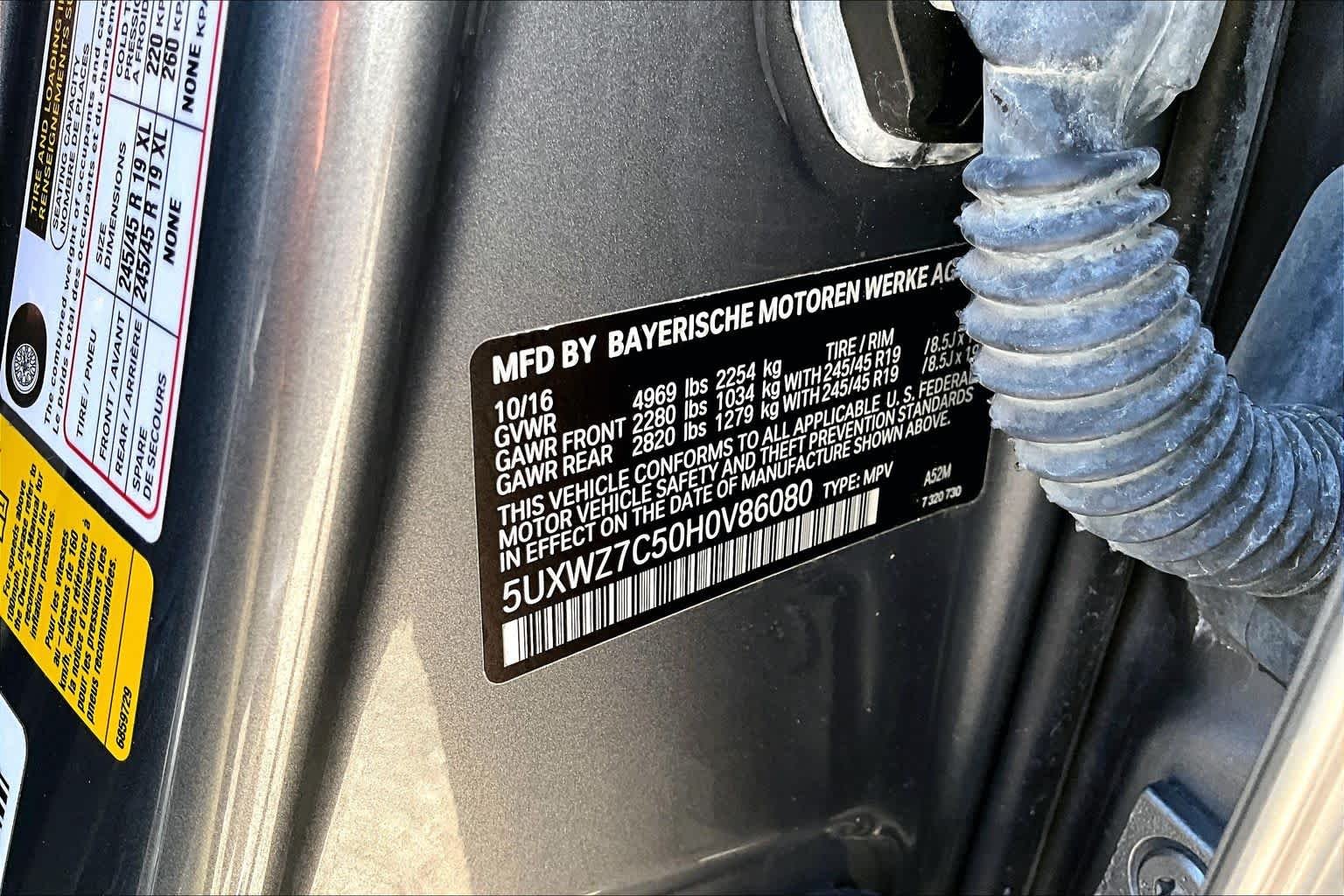Used 2017 Space Gray Metallic BMW sDrive28i image 32