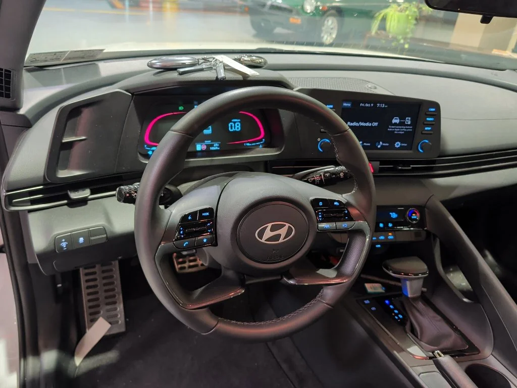 Used 2026 White Hyundai SEL Sport image 5