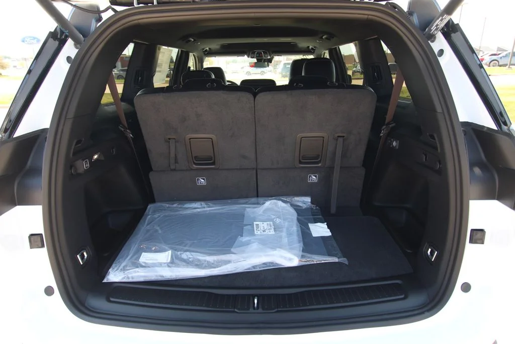 New 2027 Bright White Clear-Coat Paint Jeep Laredo Altitude image 15
