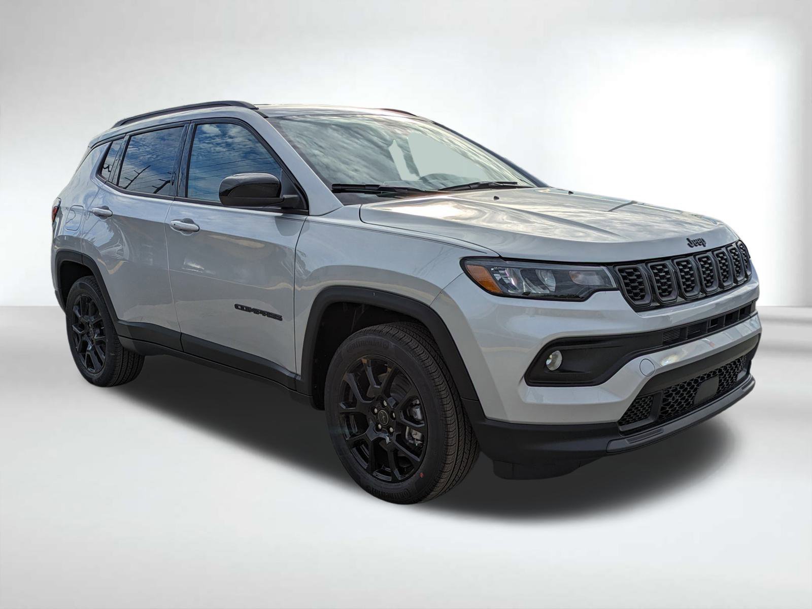 New 2026 Silver Zynith Metallic Clear-Coat Exterior Paint Jeep Latitude image 2