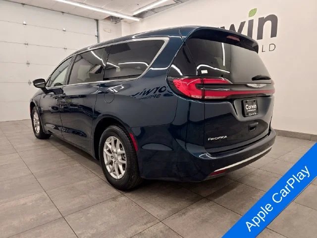 Used 2025 Fathom Blue Pearlcoat Chrysler Select image 3