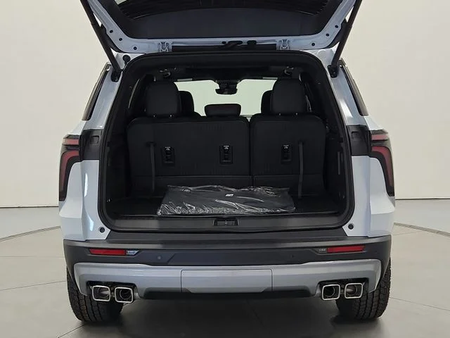 New 2026 White Chevrolet Z71 image 38