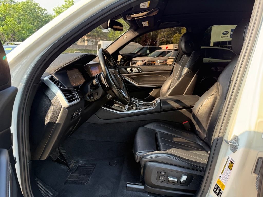Used 2020 White BMW xDrive40i image 24