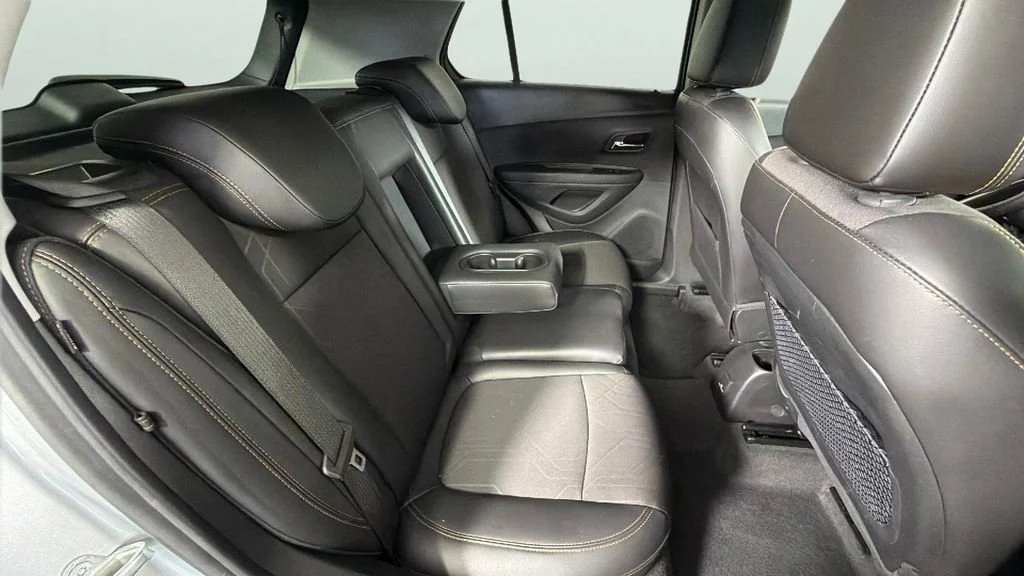 Used 2020 Silver Ice Metallic Chevrolet LT image 29