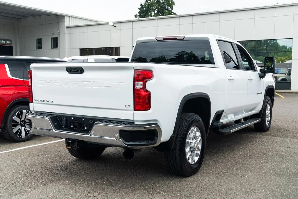 Used 2021 White Chevrolet LT image 6