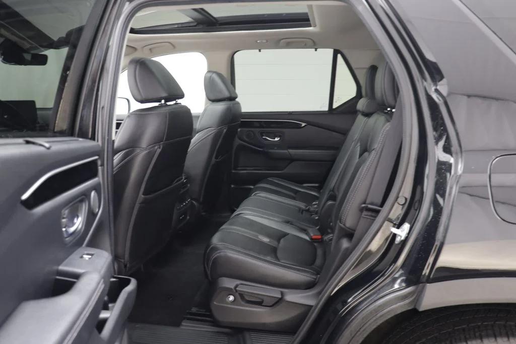 Used 2024 Crystal Black Pearl Honda Touring image 13