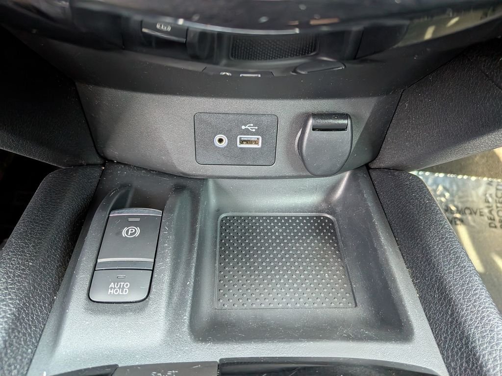 Used 2022 Red Nissan SL image 33