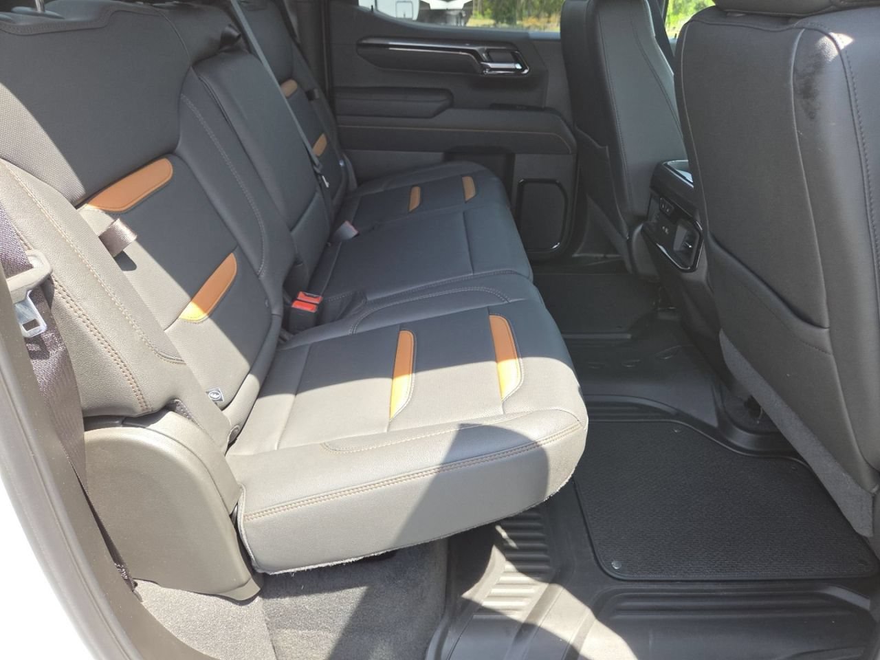 Used 2025 Summit White GMC AT4 image 25