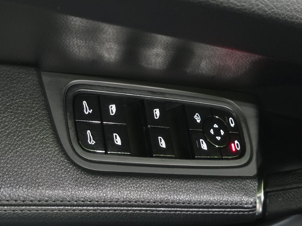 Used 2021  Porsche  image 21