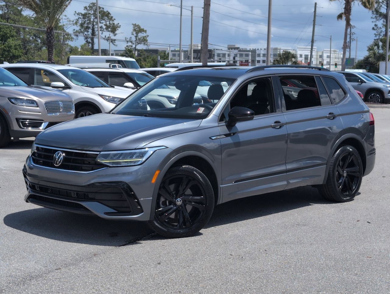 2023 Volkswagen Tiguan SE R-LINE BLACK