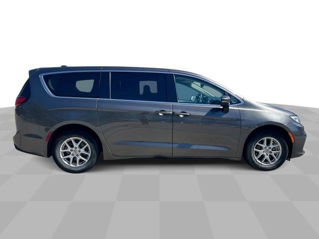 Used 2023 Granite Crystal Metallic Clearcoat Chrysler Touring L image 9