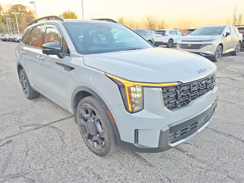 Used 2025 Wolf Gray Kia X-Line SX Prestige image 3