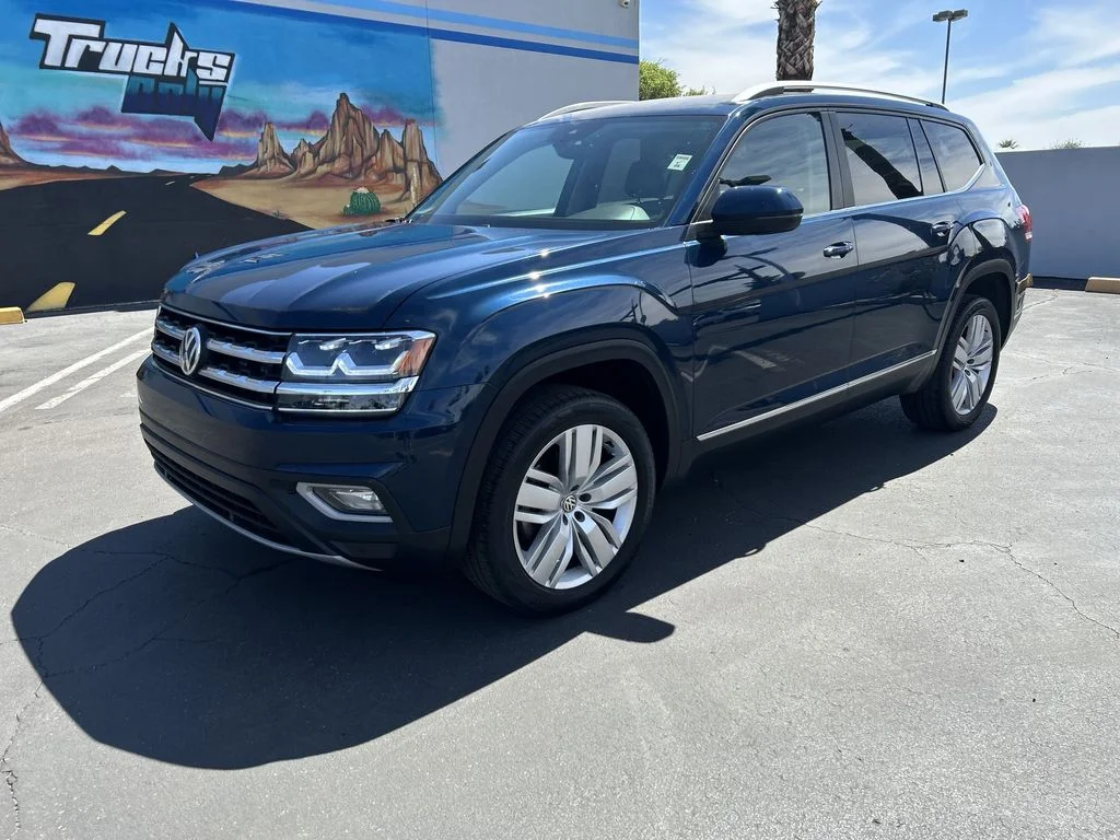 Used 2019 Blue Volkswagen SEL image 4