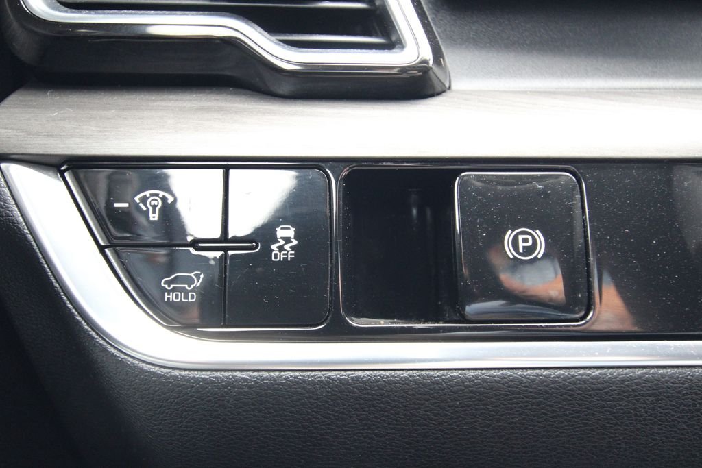 Used 2023 Black Kia X-Line image 23