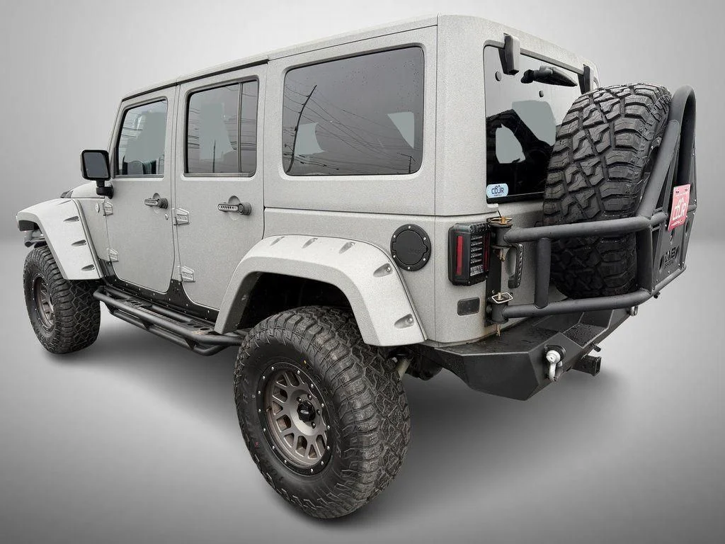 Used 2015 Silver Jeep Unlimited Sport image 4