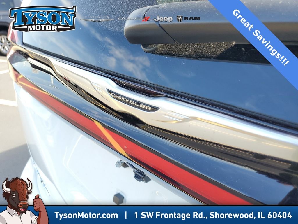 New 2026 Bright White Clear-Coat Exterior Paint Chrysler Select image 5