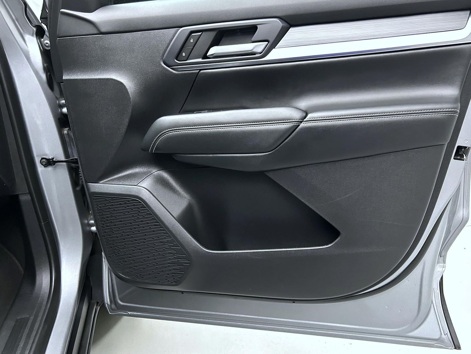 Used 2026 Silver GMC Elevation image 16