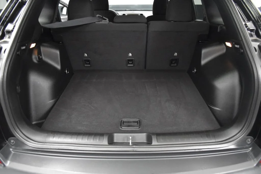 Used 2019 Black Jeep Latitude image 18