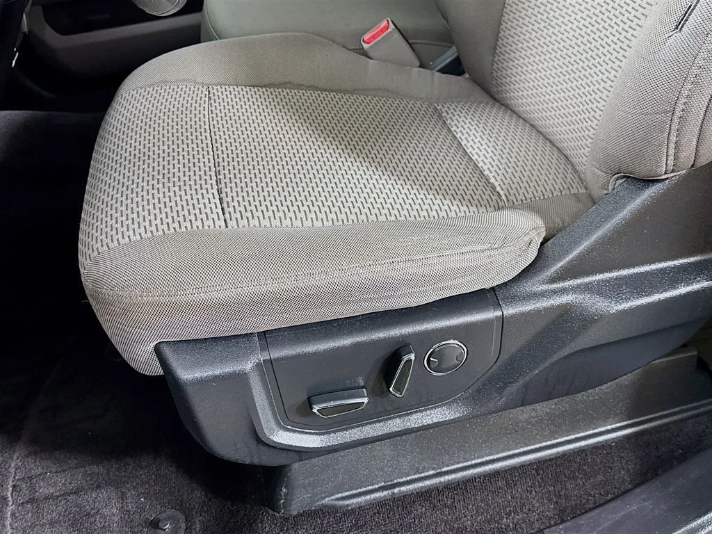 Used 2015 Gray Ford XLT image 22