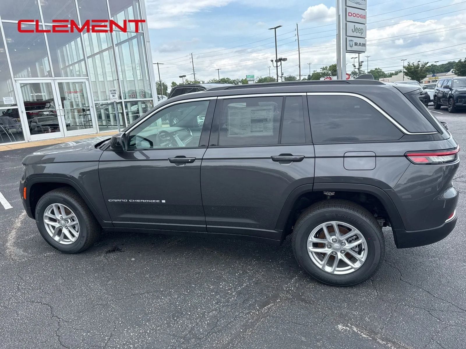 New 2026 Baltic Gray Metallic Clear-Coat Exterior Paint Jeep Laredo X image 4
