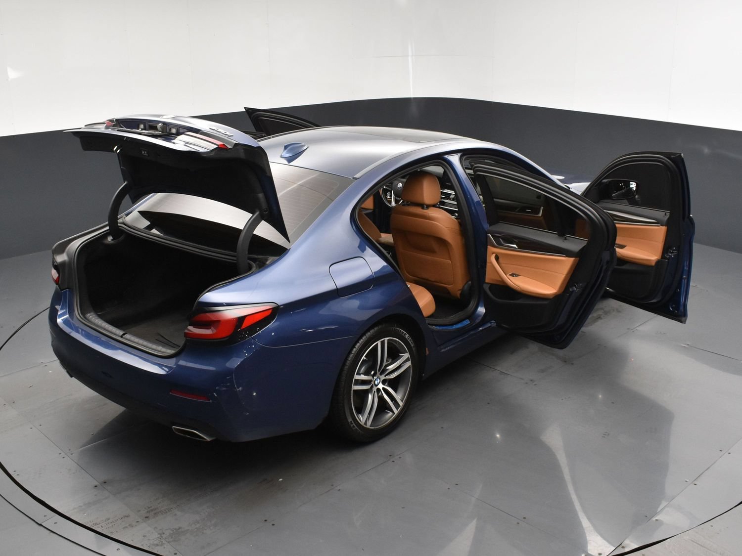 Used 2021 Phytonic Blue Metallic BMW 530i xDrive image 24